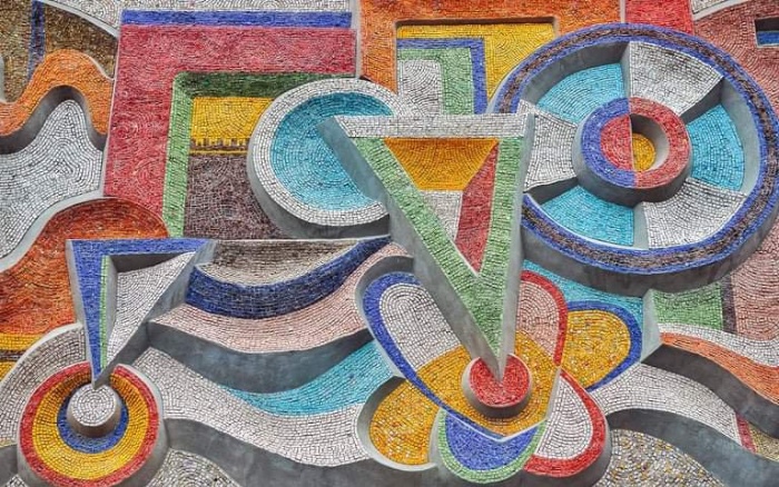 Львову повернули унікальну мозаїку, що була закрита вивіскою 12 років